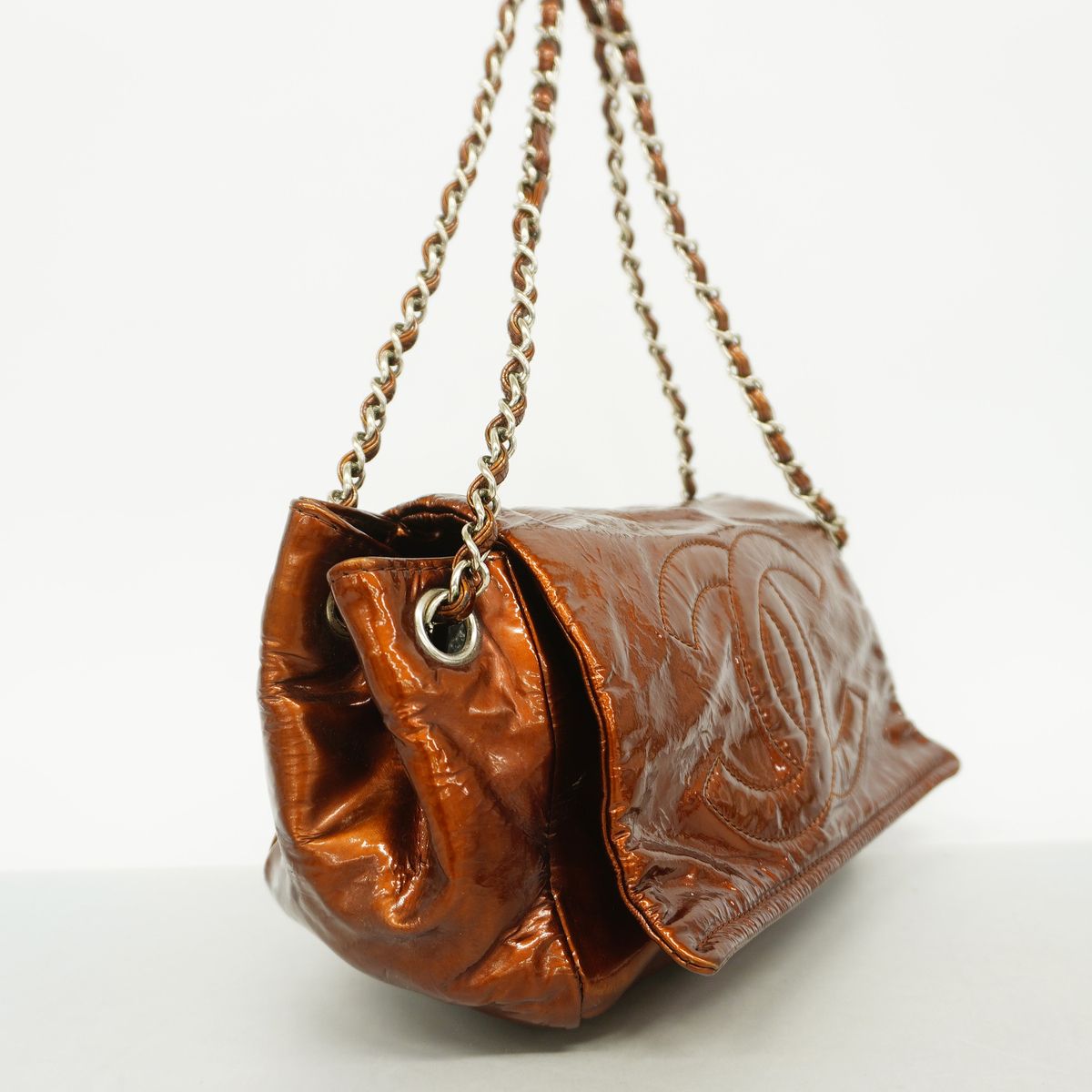 Chanel Shoulder Bag Patent Leather Brown Silver — view 2