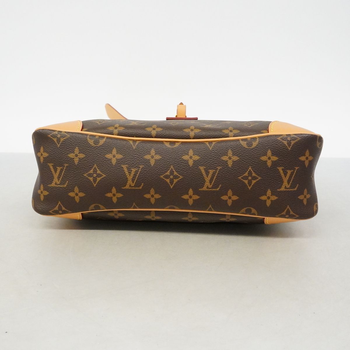 Louis Vuitton Shoulder Bag Monogram Odeon NM Brown — view 3
