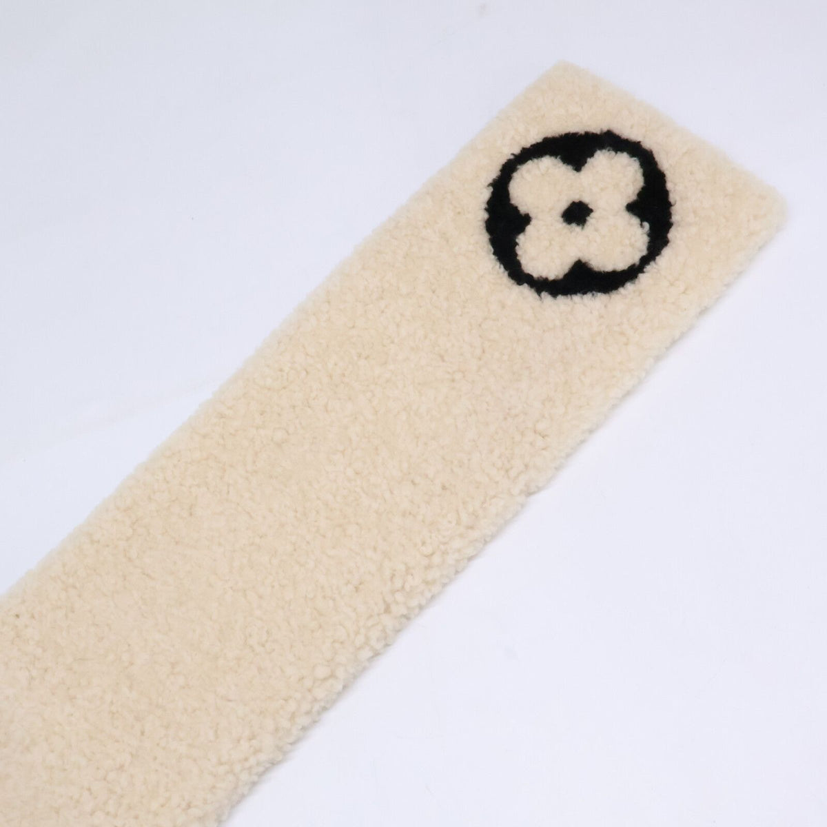 Louis Vuitton Echarpe Shearling Lamb Tippet — view 3