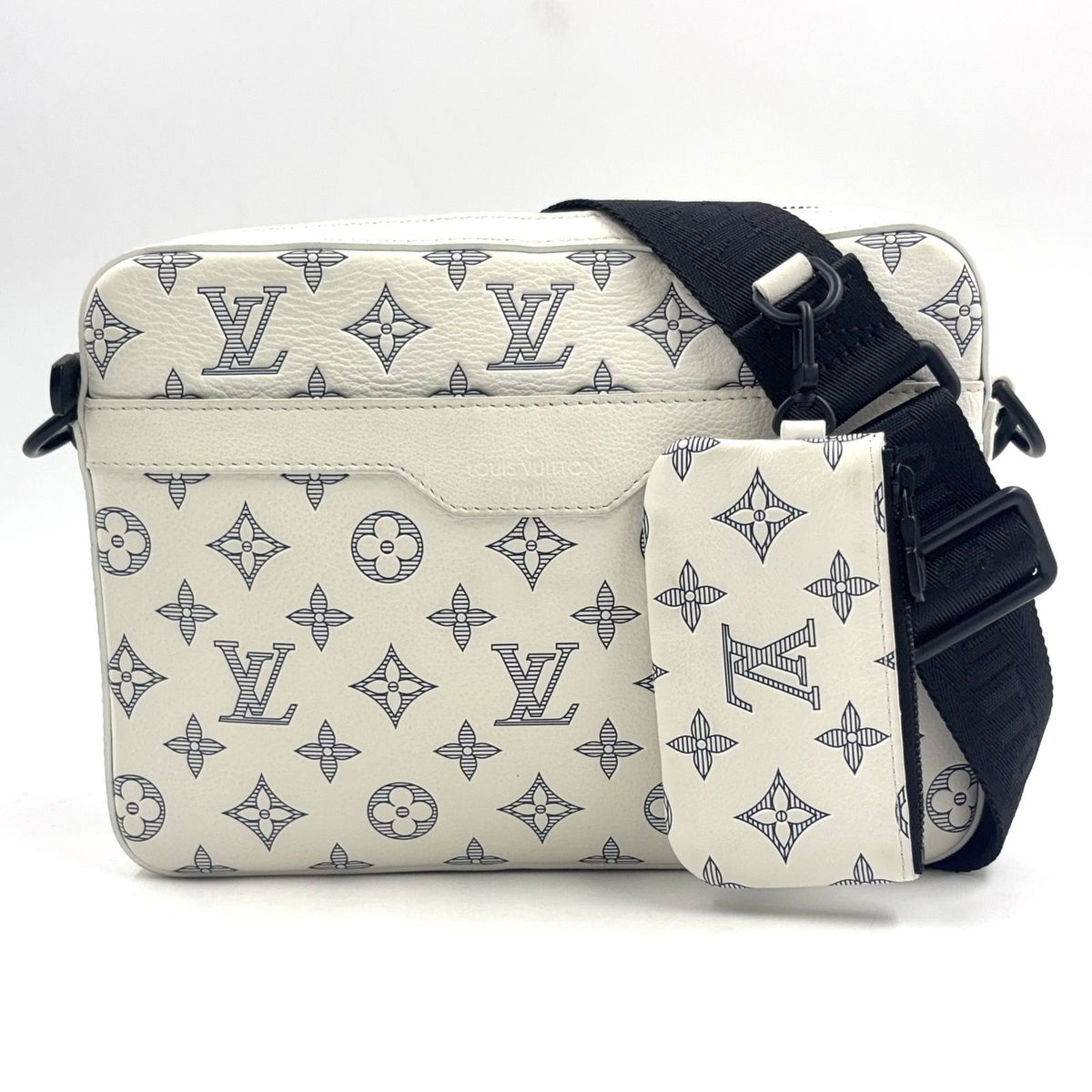 Louis Vuitton Trio Messenger Leather White Shoulder Bag Black