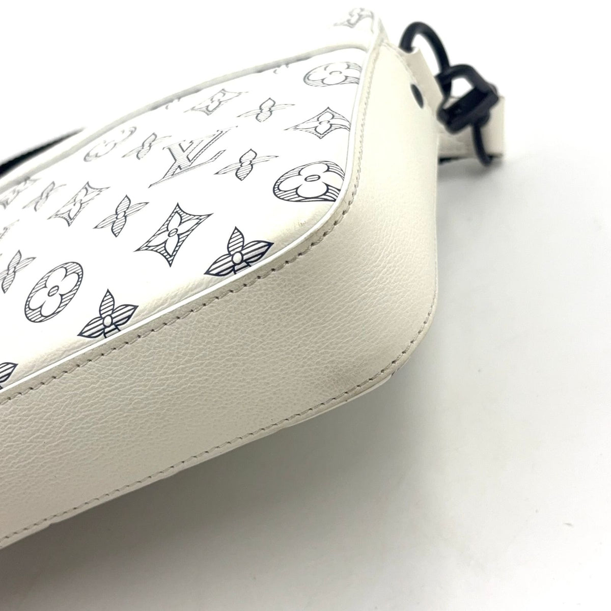 Louis Vuitton Trio Messenger Leather White Shoulder Bag Black — view 7