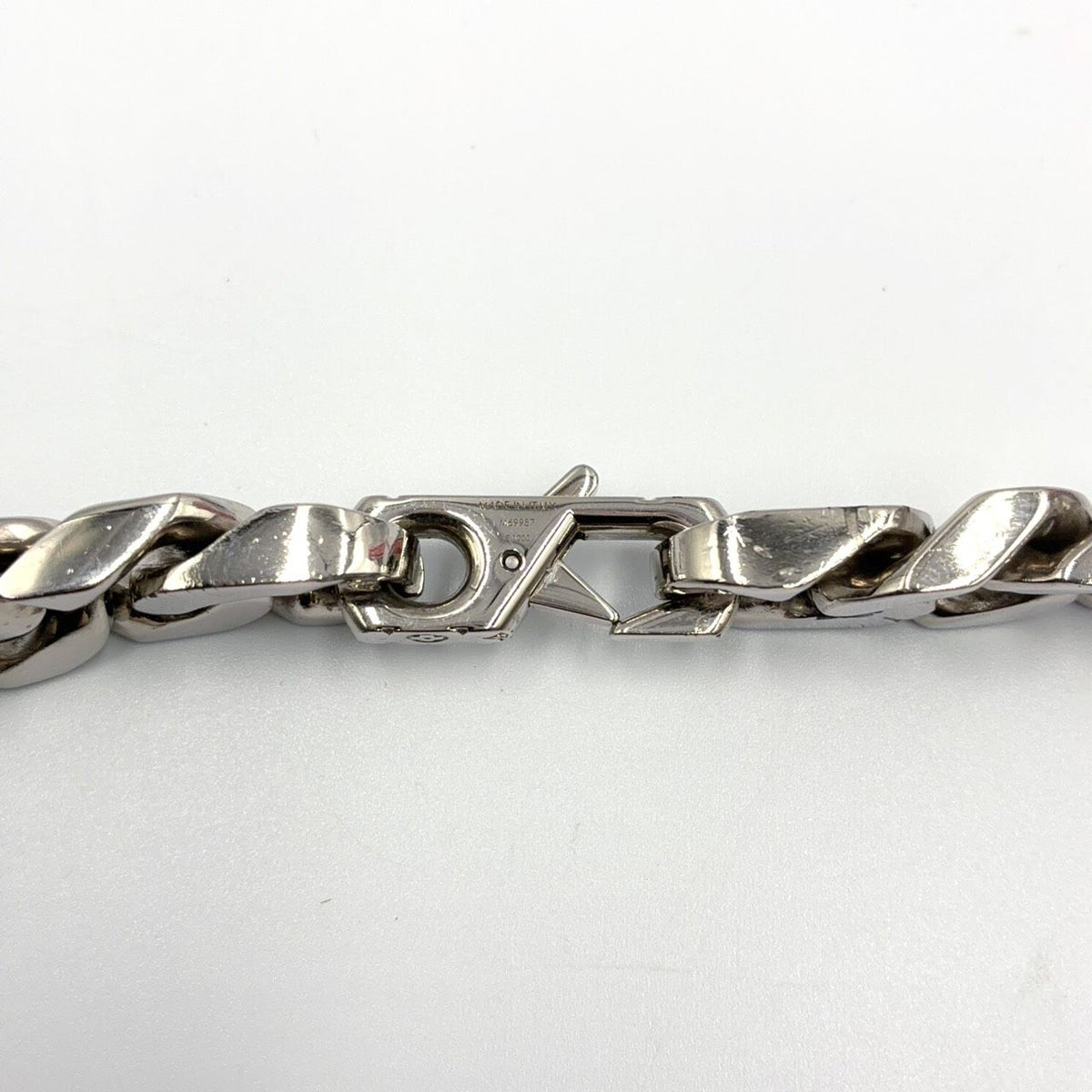 Louis Vuitton Collier Links LV Chain Metal Silver Necklace — view 3