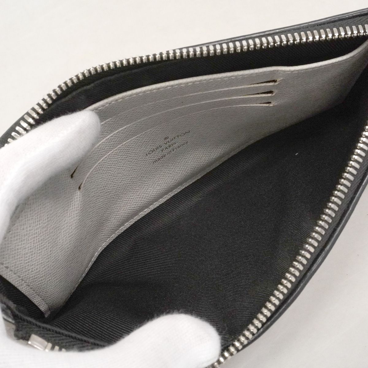 Louis Vuitton Wallet Taigarama Pochette Discovery PM Antarctica — view 4
