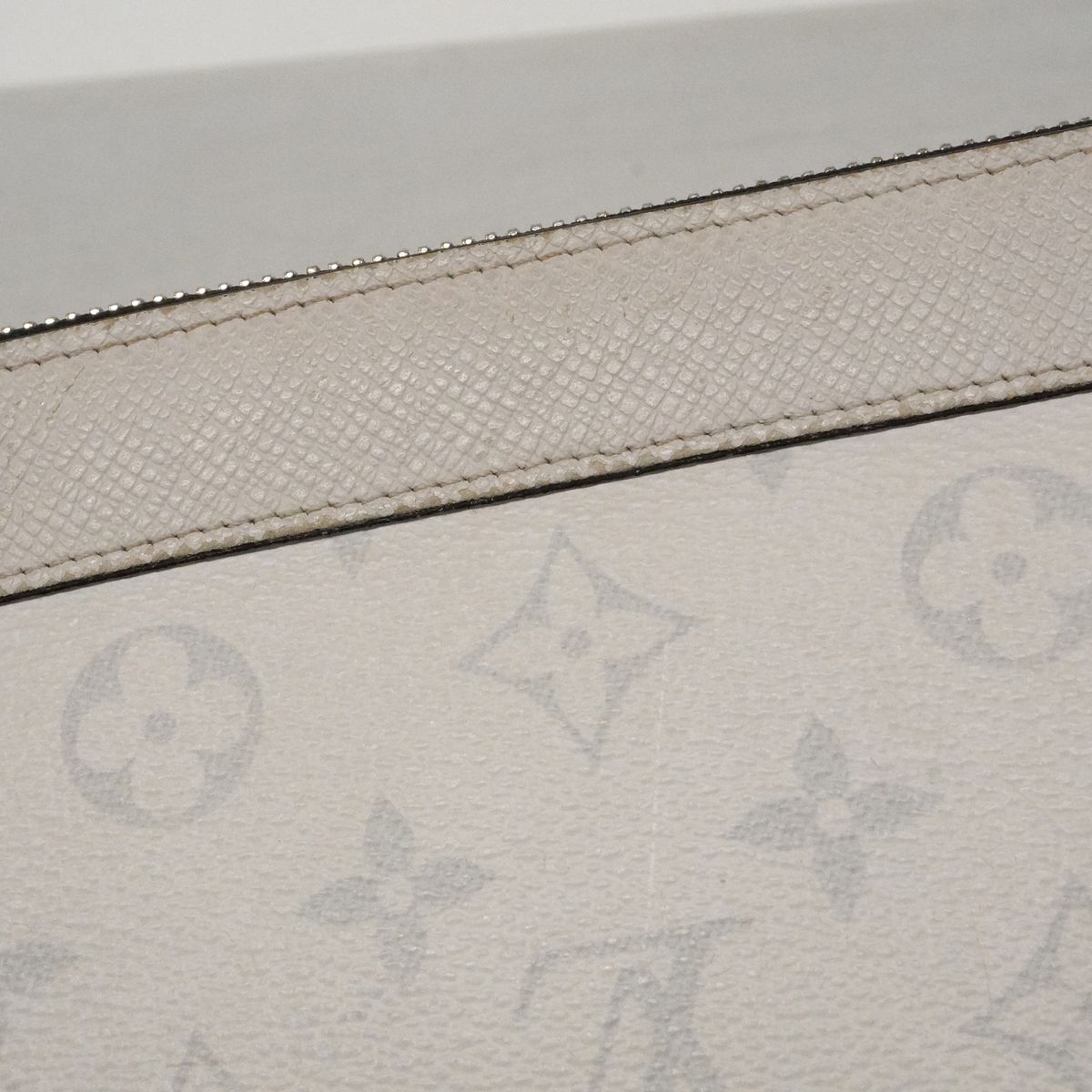 Louis Vuitton Wallet Taigarama Pochette Discovery PM Antarctica — view 8