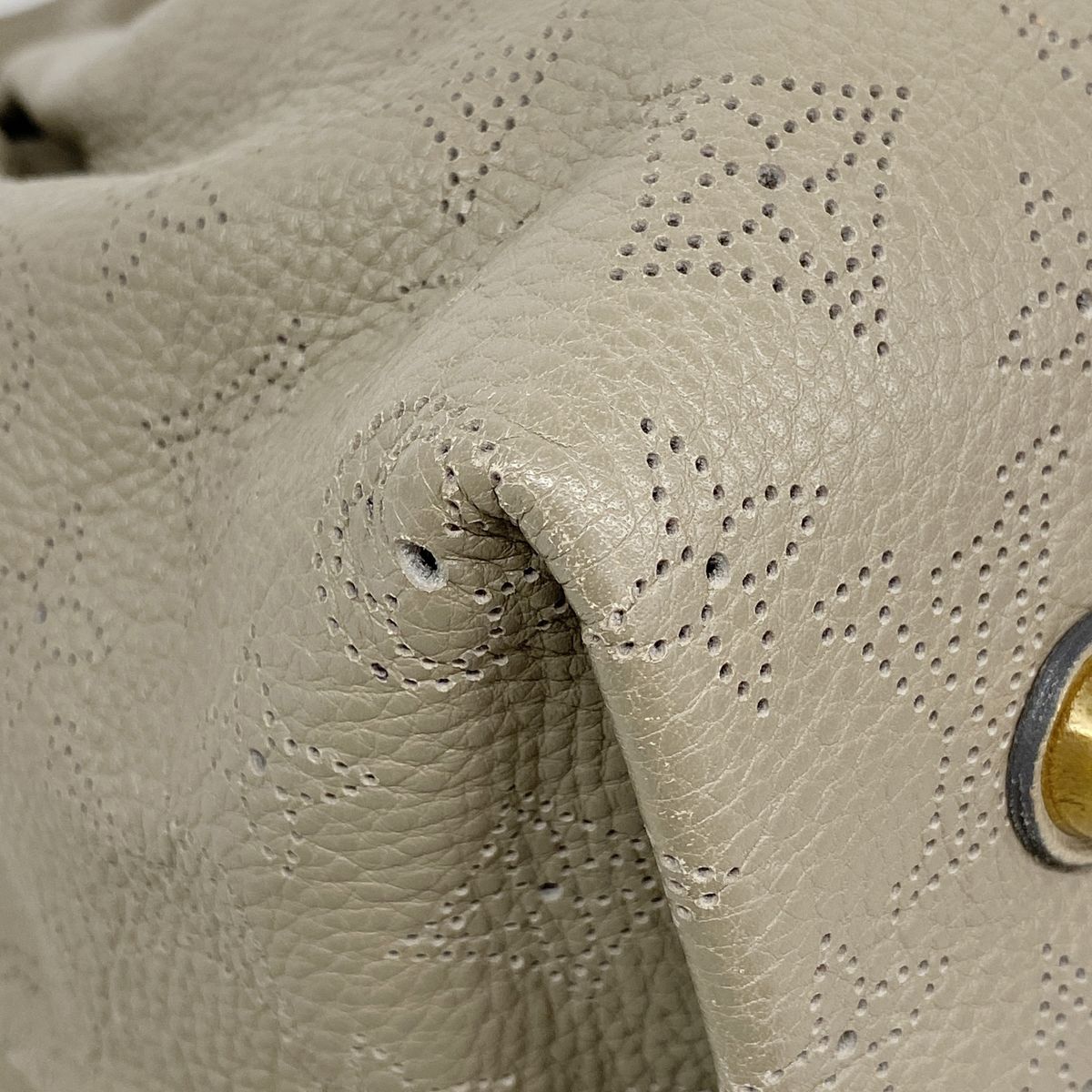Louis Vuitton Handbag Mahina Seals PM Taupe — view 6