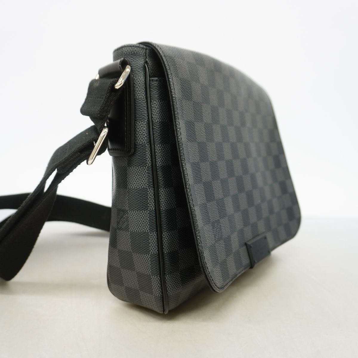 Louis Vuitton Shoulder Bag Damier Graphite District PM Black — view 2