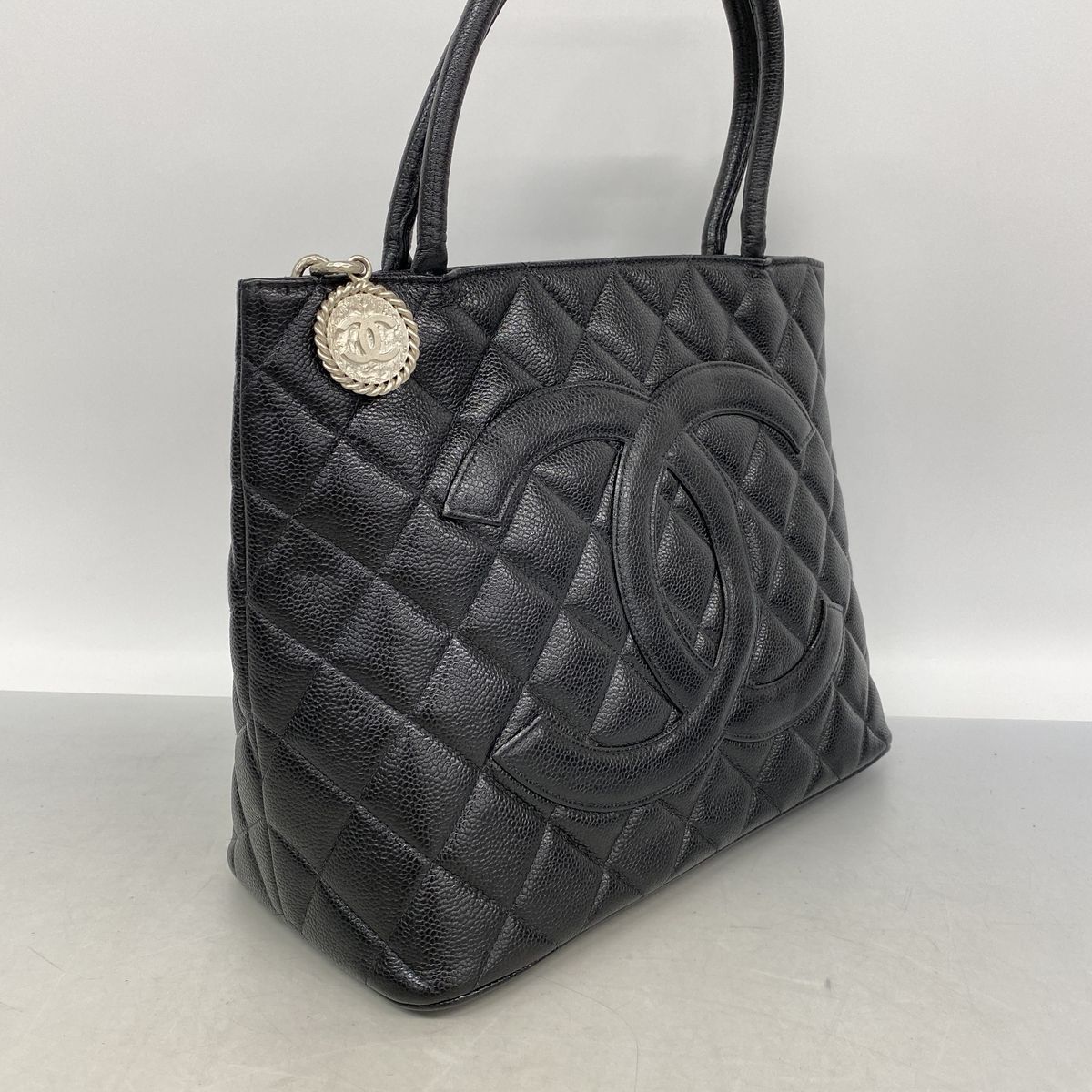 Chanel Tote Bag Reissue Caviar Leather Black Silver — view 2