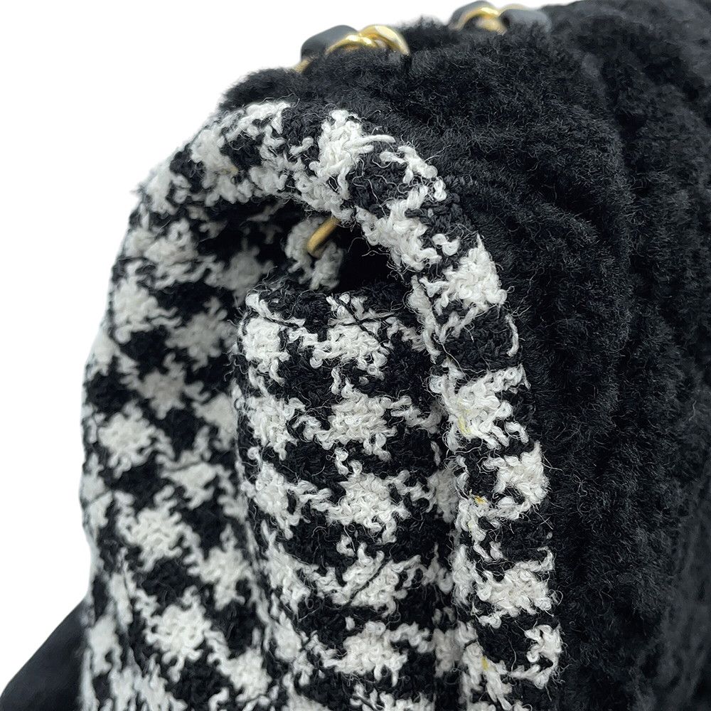Chanel Chain Shoulder Bag Quilted CC Logo Paris 31 Louis Cambon Shearling Sheep — view 6
