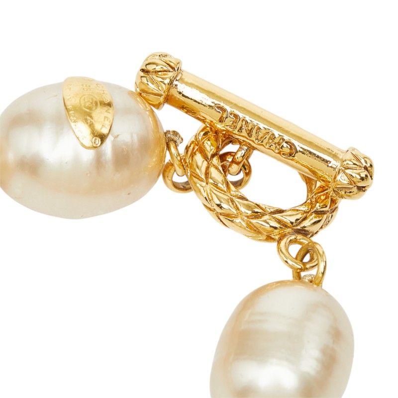 Chanel Toggle Quilted Pattern Vintage Necklace Oval 93A White Gold Faux Pearl — view 3