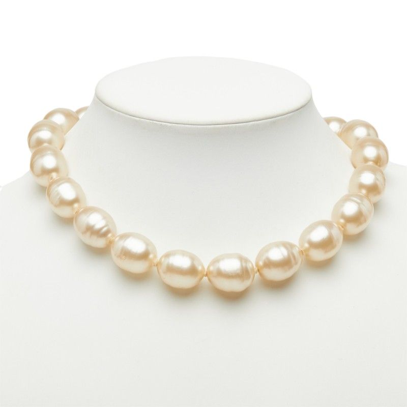 Chanel Toggle Quilted Pattern Vintage Necklace Oval 93A White Gold Faux Pearl — view 5