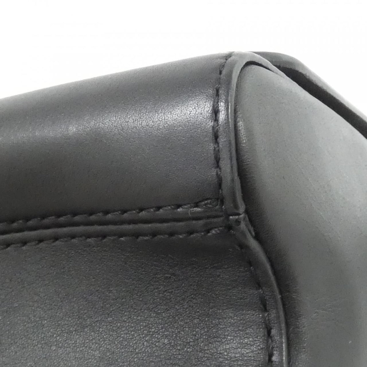 Louis Vuitton Twist MM Shoulder Bag — view 3
