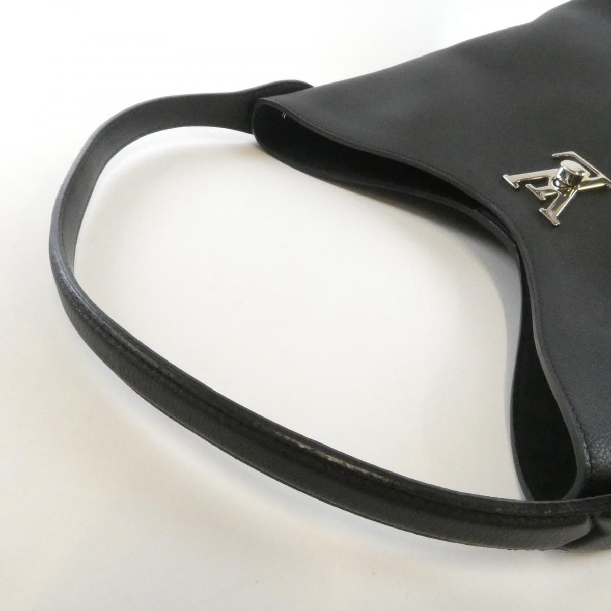 Louis Vuitton Lockme Hobo Shoulder Bag — view 6