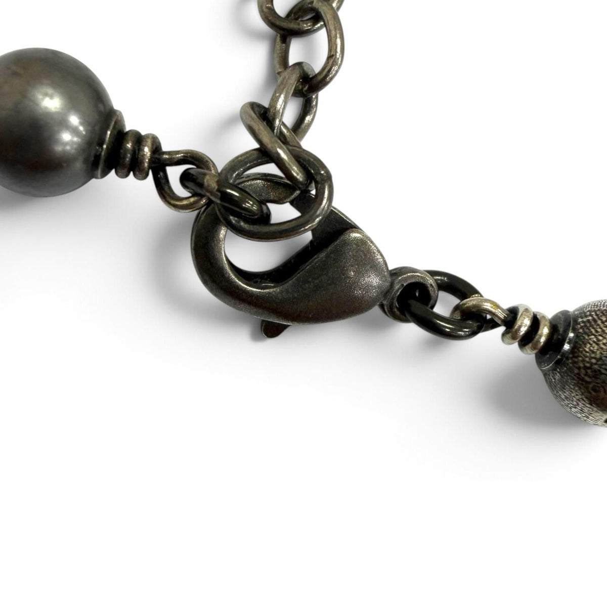 Louis Vuitton LV Pearl Monogram Flower Bracelet Gunmetal — view 6