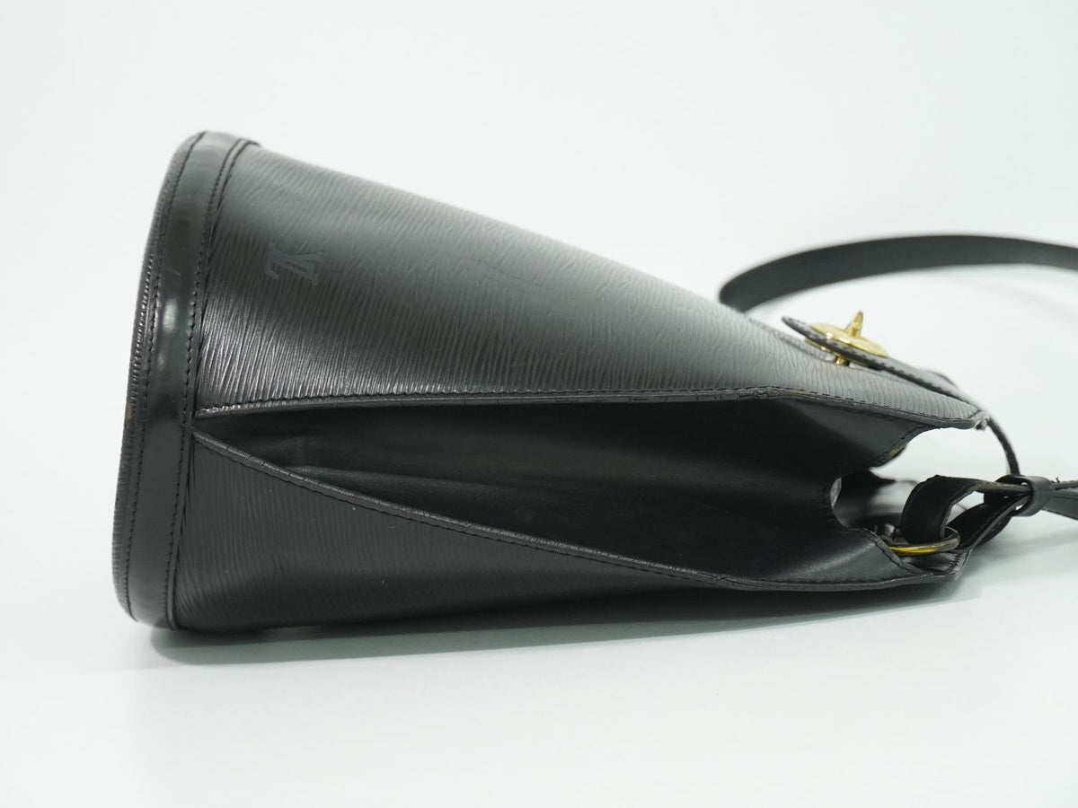 Louis Vuitton LV Cluny Epi Leather Shoulder Bag Noir Black — view 4