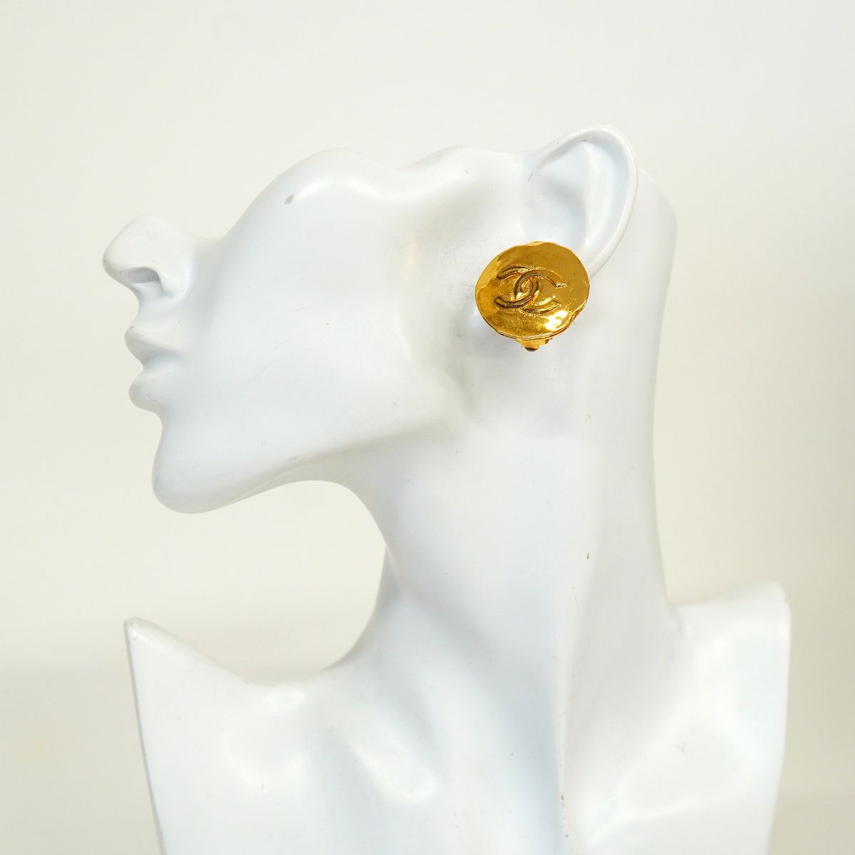 Chanel Brooch Vintage Logo Cambon Round Circle Gold Plated — view 7