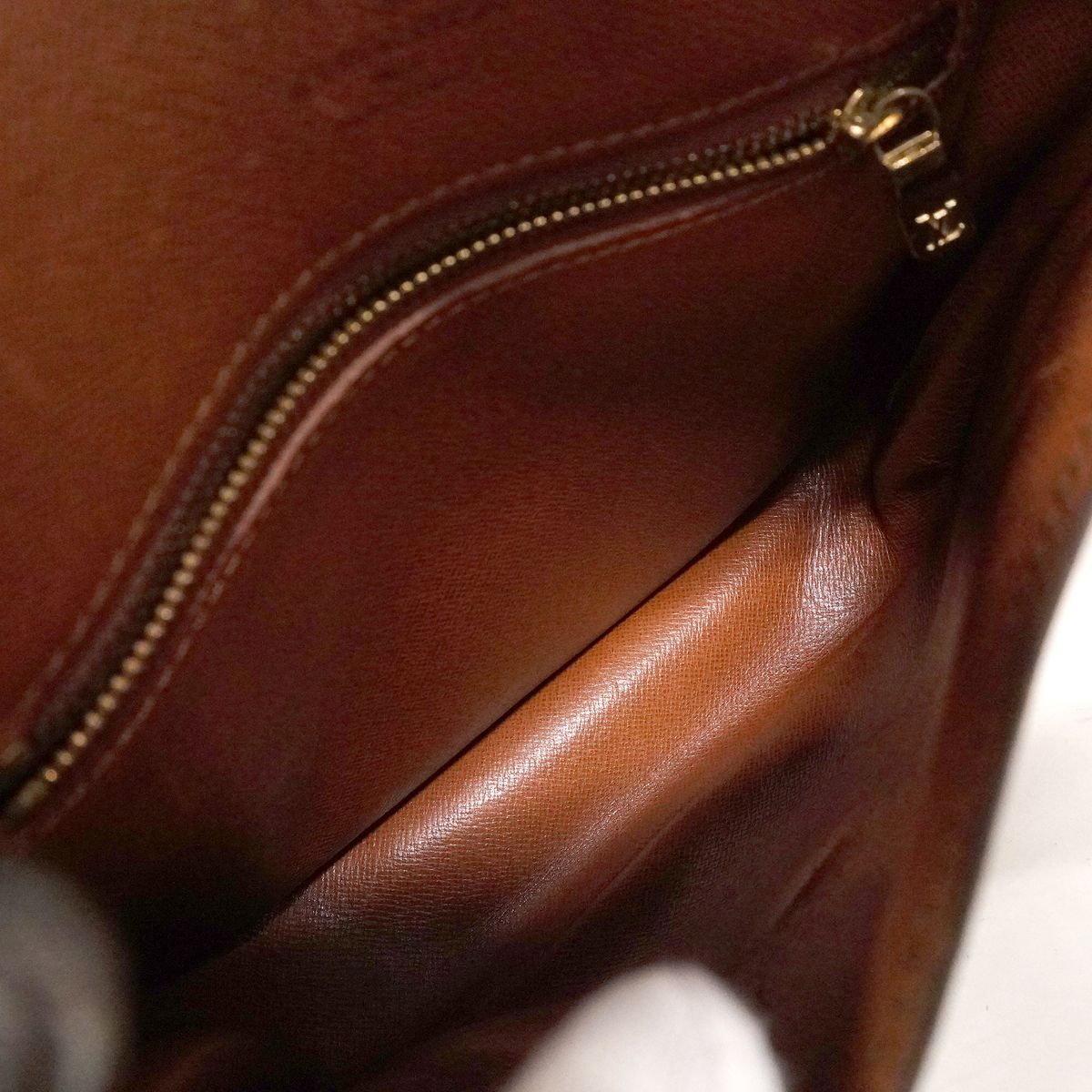 Louis Vuitton Shoulder Bag Monogram Saint-cloud MM Brown — view 4