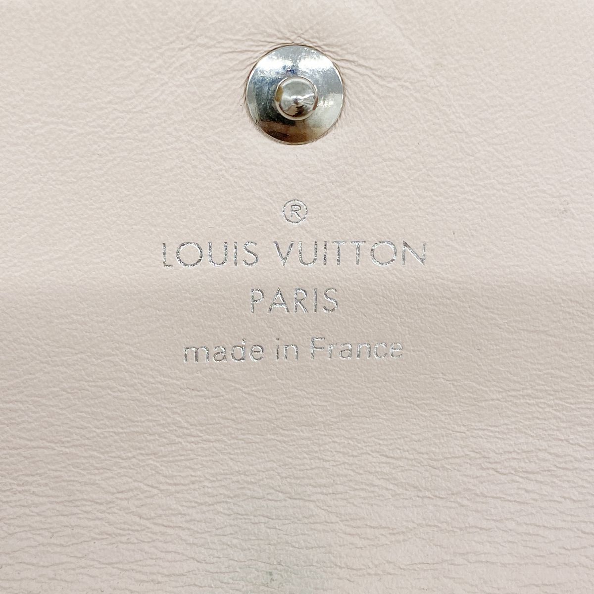 Louis Vuitton Key Case Mahina Multicles 4 Magnolia Key Holder — view 4