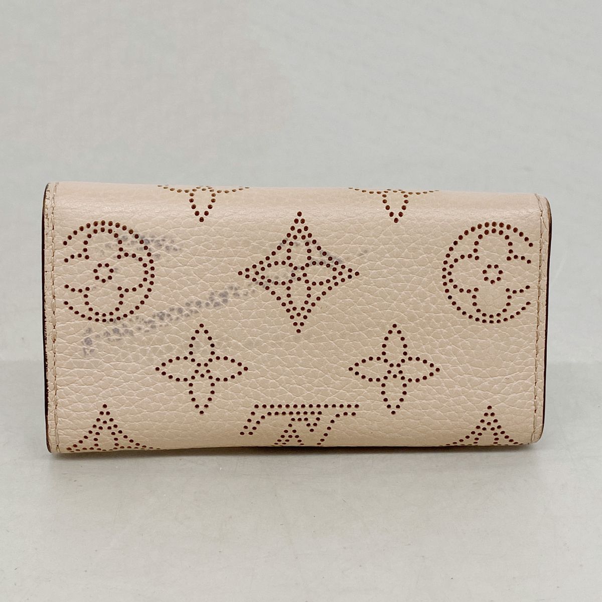 Louis Vuitton Key Case Mahina Multicles 4 Magnolia Key Holder — view 8