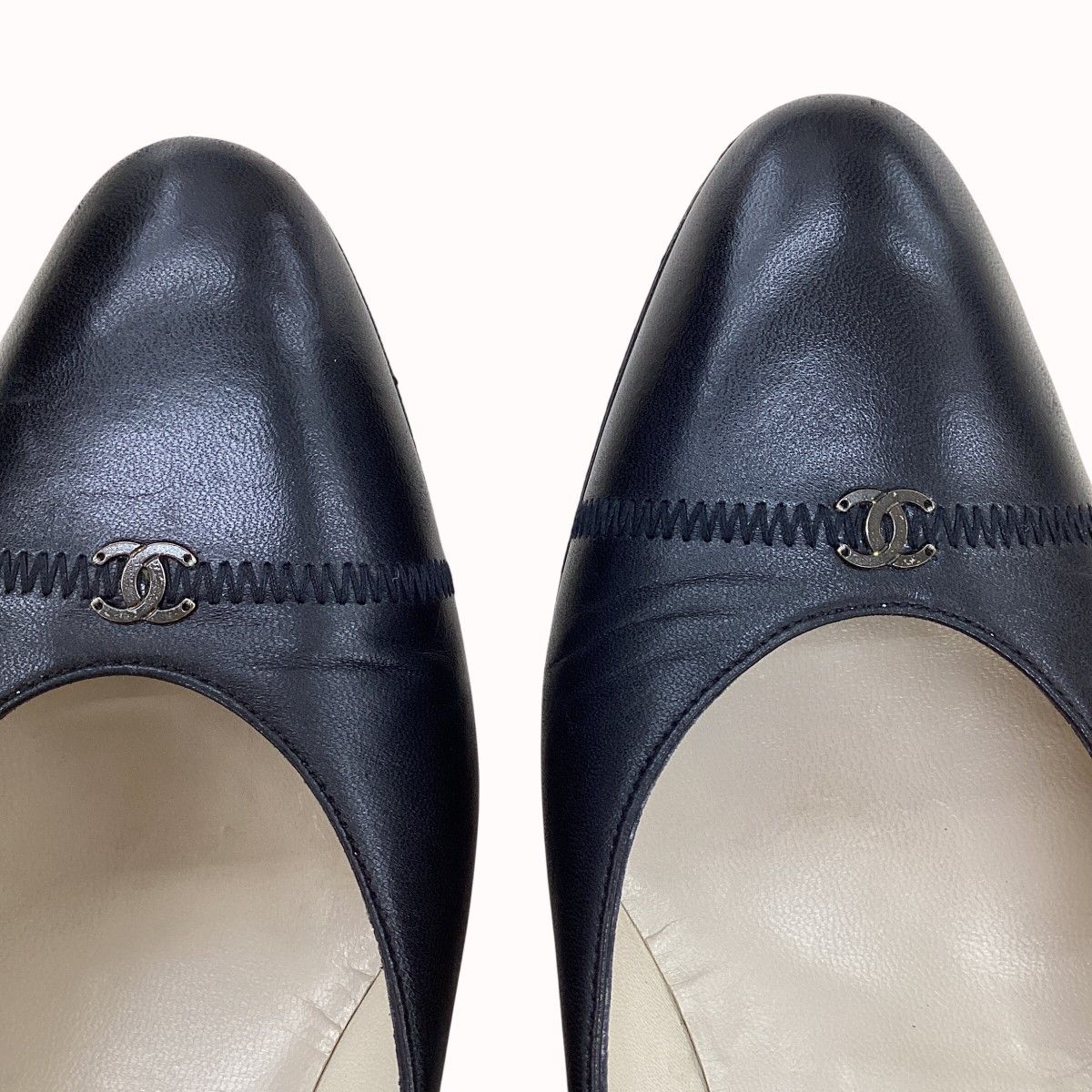 Chanel Pumps CC Logo Leather Black Heels — view 8