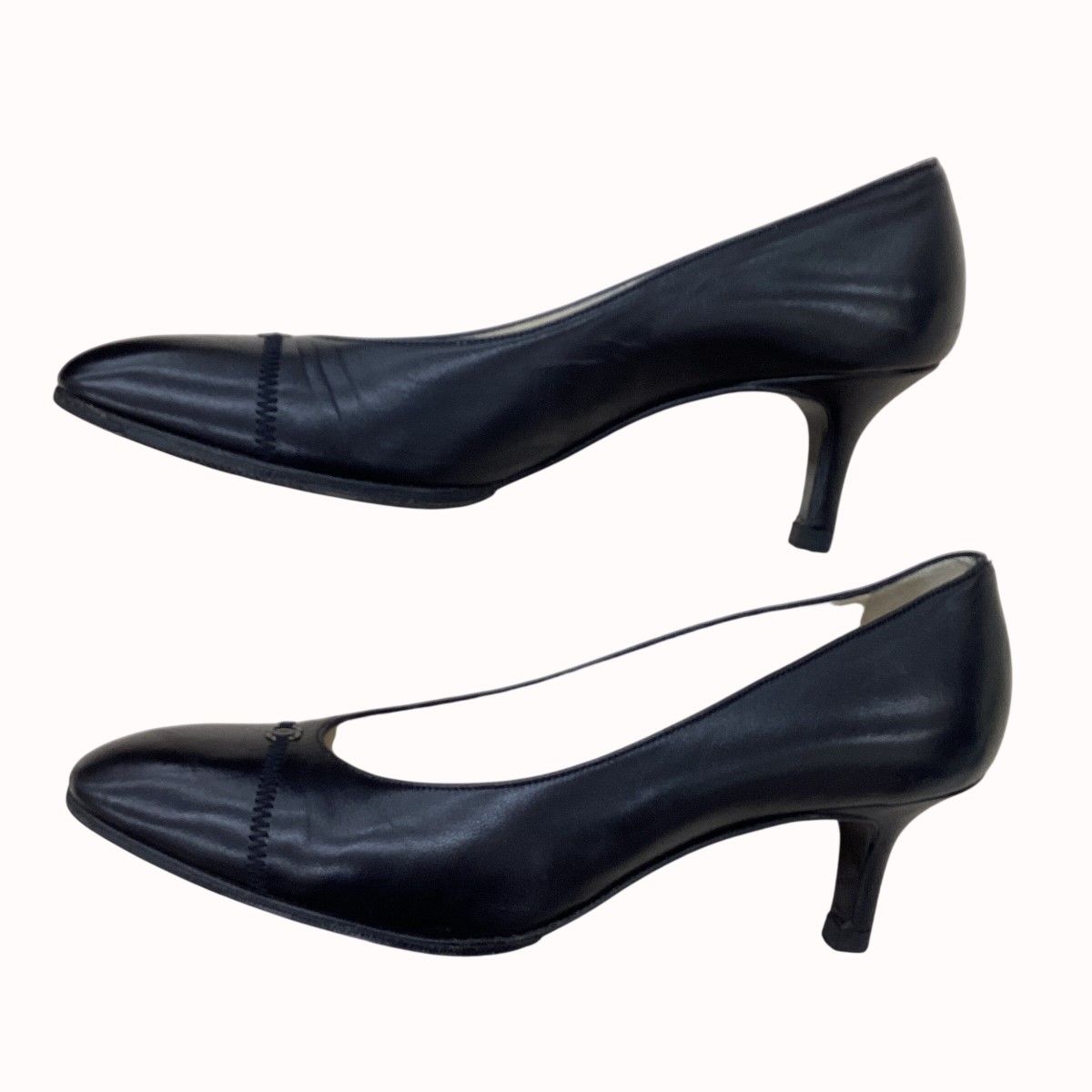 Chanel Pumps CC Logo Leather Black Heels — view 3