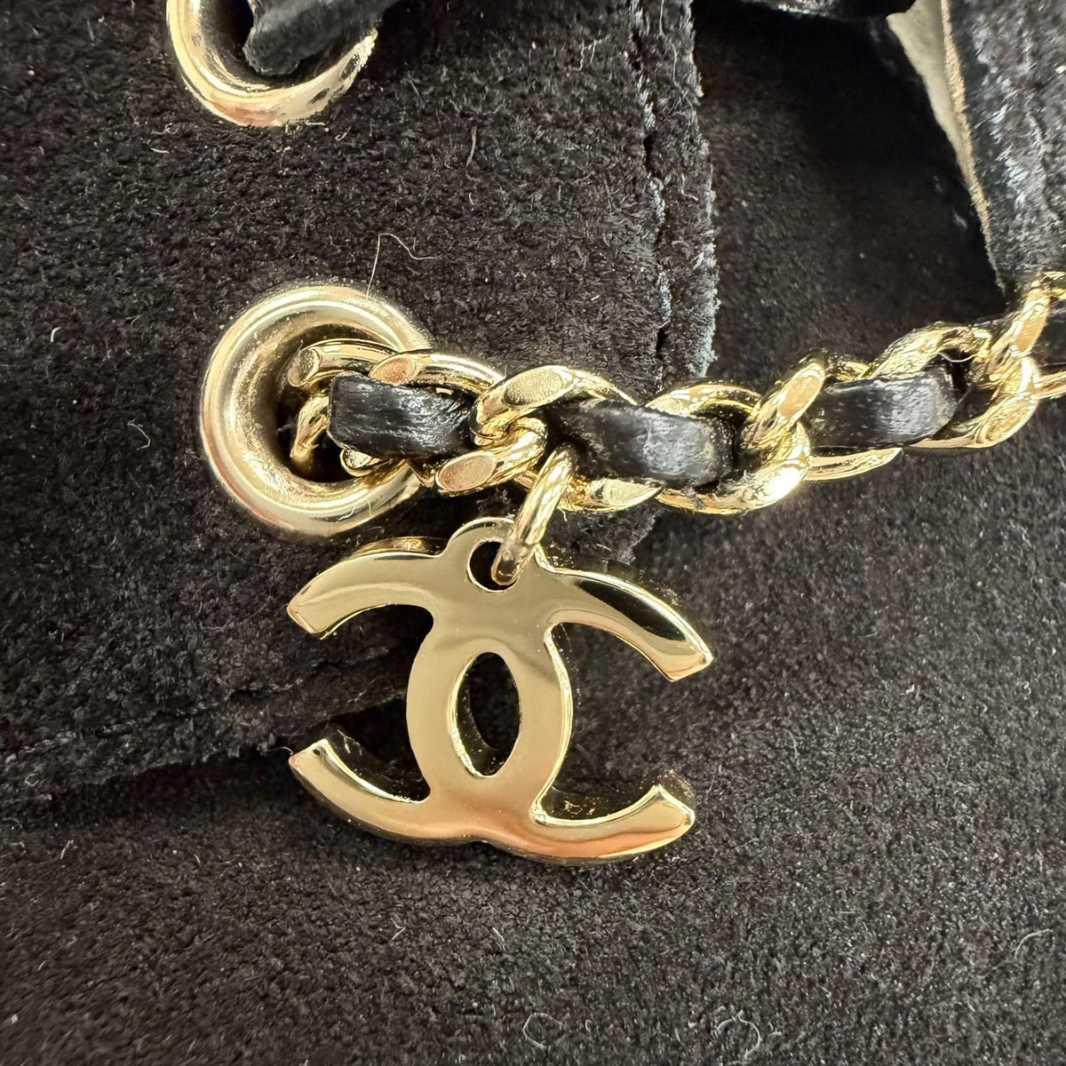 Chanel 25C CC Logo Chain Suede Leather Loafers Black Beige — view 7