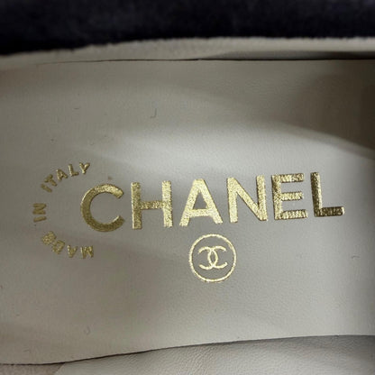 Chanel 25C CC Logo Chain Suede Leather Loafers Black Beige — view 8