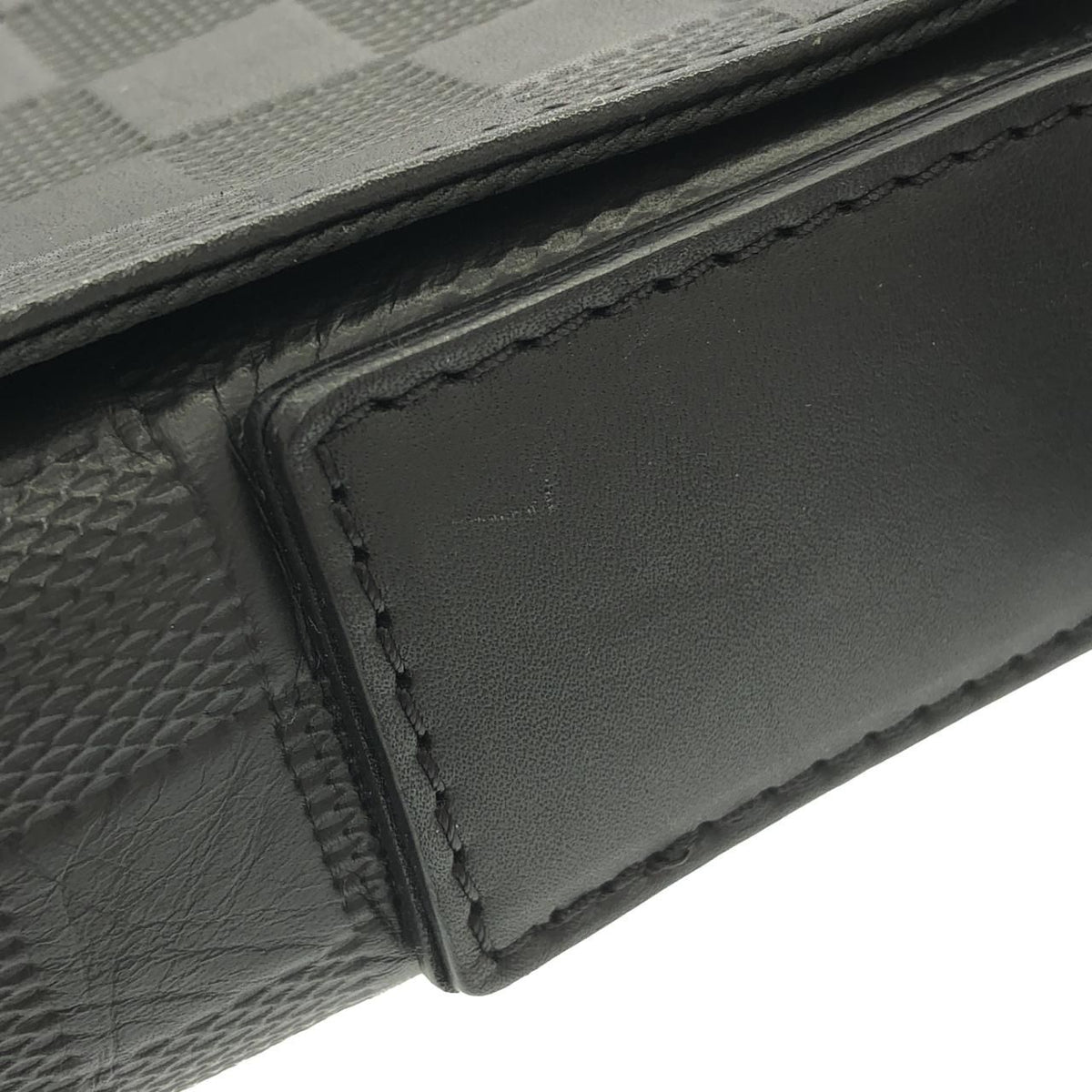 Louis Vuitton Damier Infini District MM Shoulder Bag — view 4