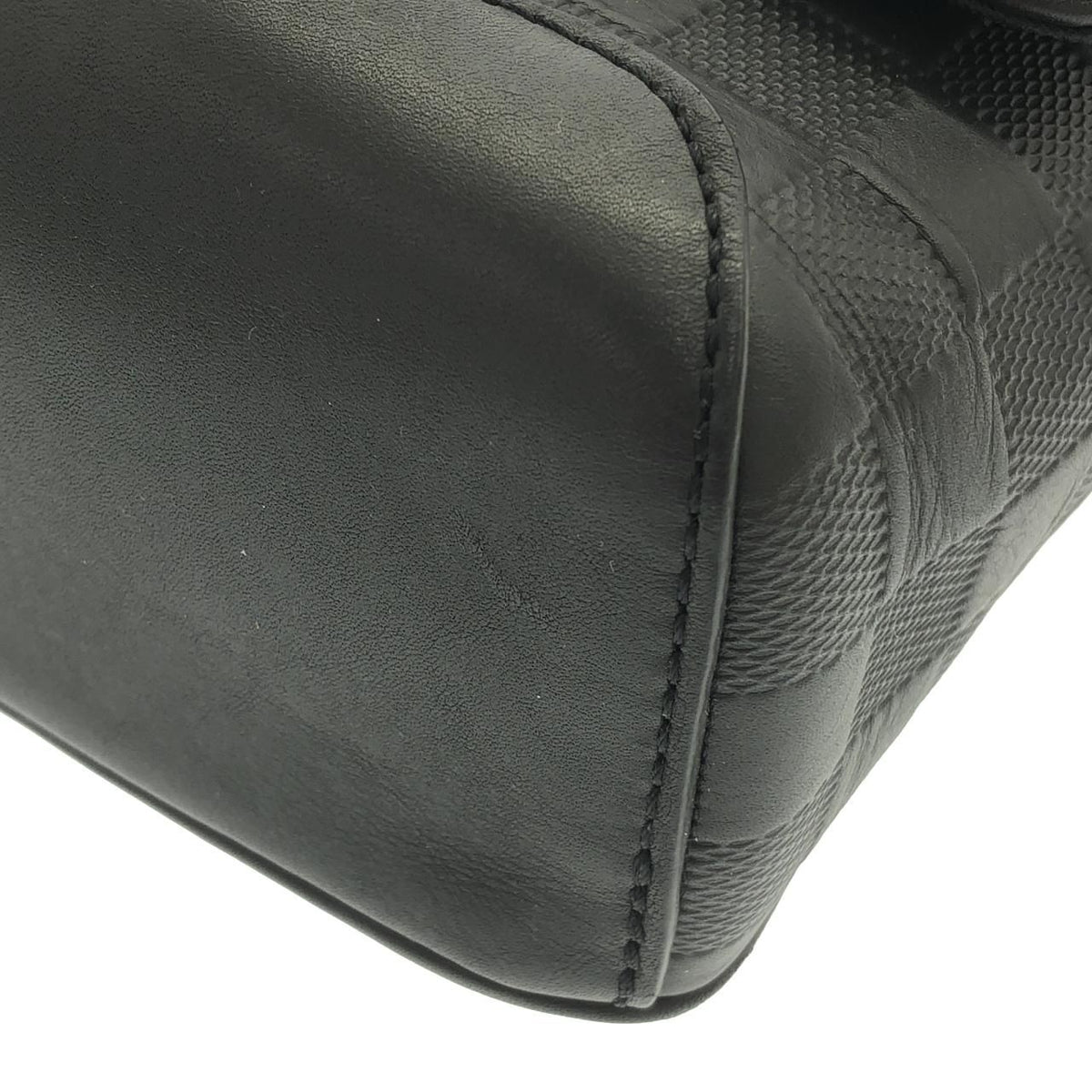 Louis Vuitton Damier Infini District MM Shoulder Bag — view 3