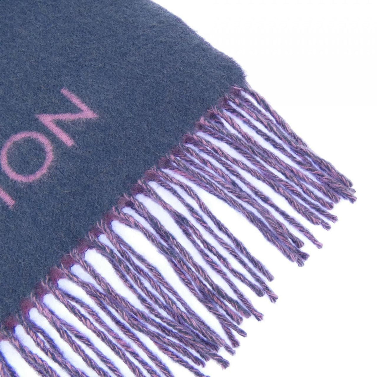 Louis Vuitton Echarpe Reykjavik Scarf — view 2