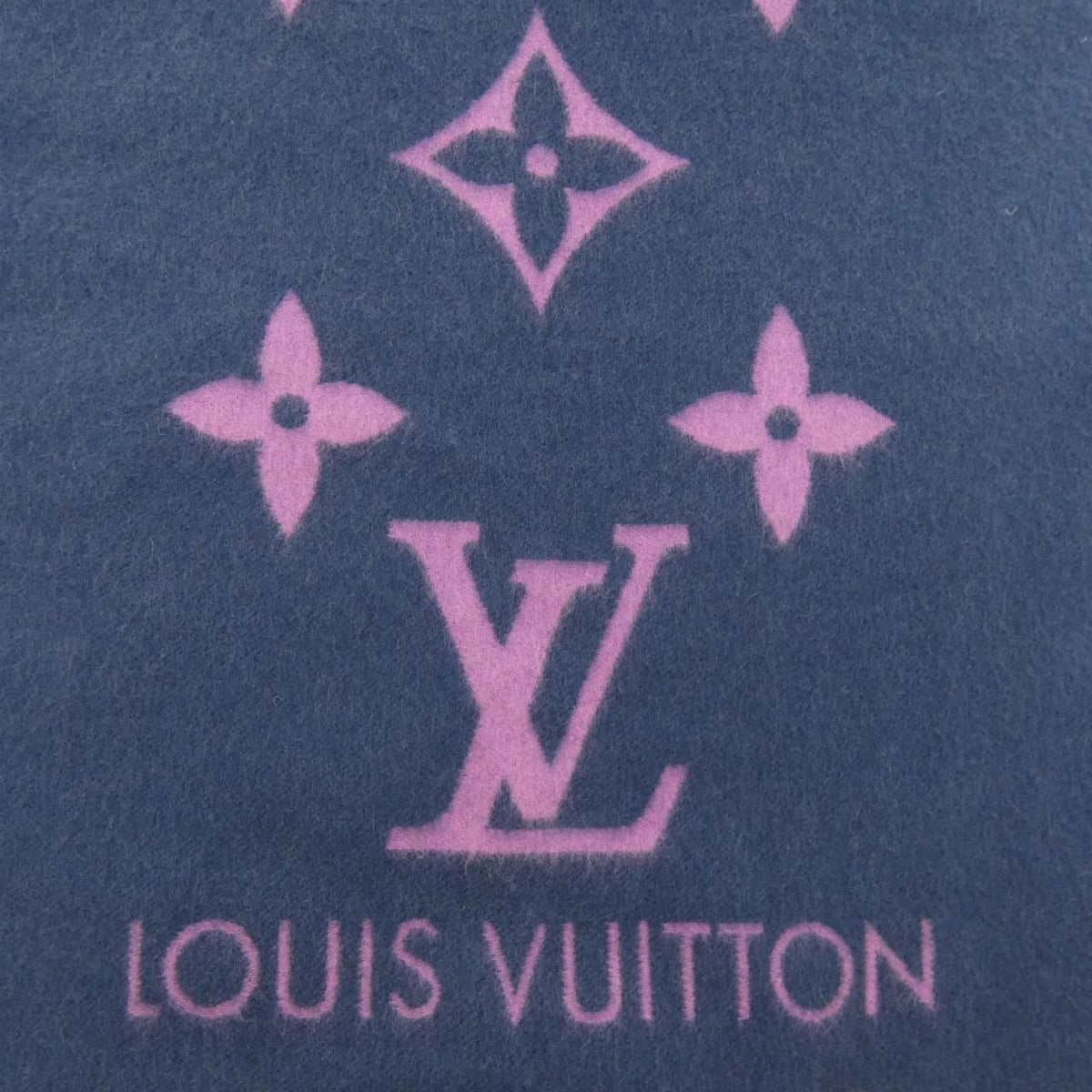 Louis Vuitton Echarpe Reykjavik Scarf — view 4
