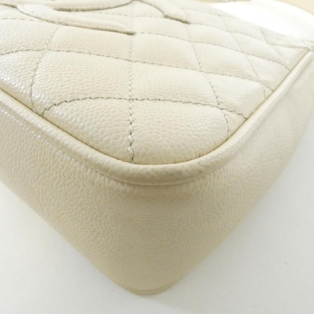 Chanel Shoulder Bag White — view 3