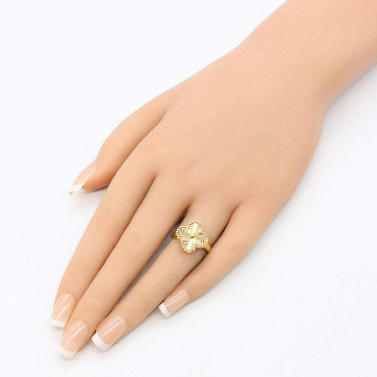 Van Cleef & Arpels Ring Vintage Alhambra Guilloche 18k — view 8