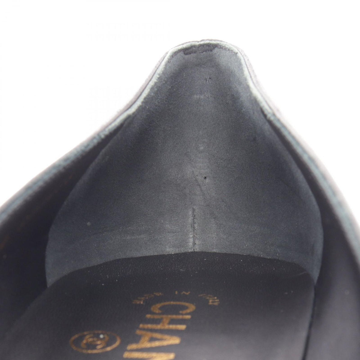 Chanel Pumps CC Logo Pearl Leather Heels — view 8