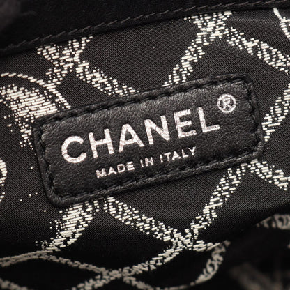 Chanel Tote Bag Essential Large Black White Leather GM — view 4