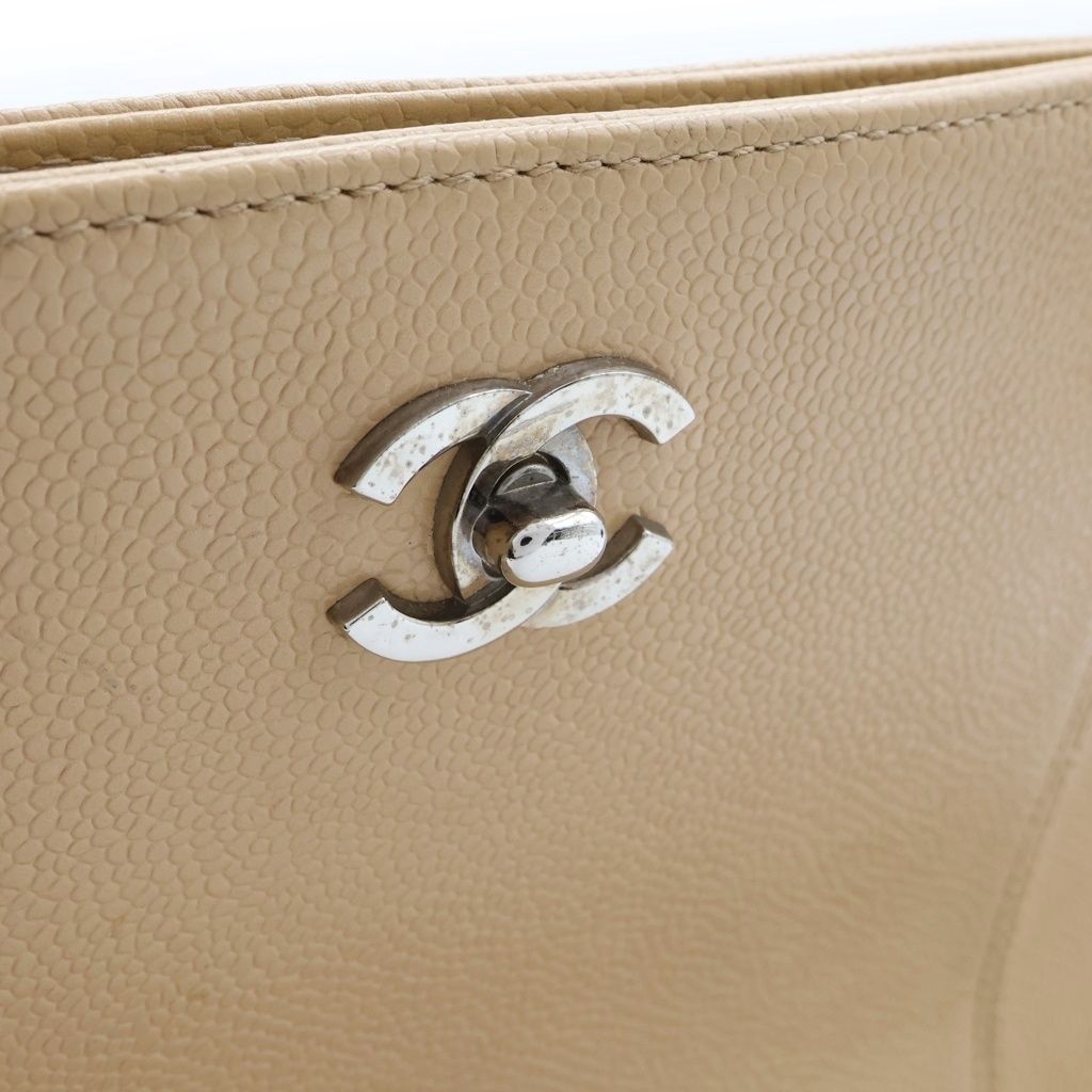 Chanel CC Logo Chain Tote Bag Beige Cabiskin Silver — view 8