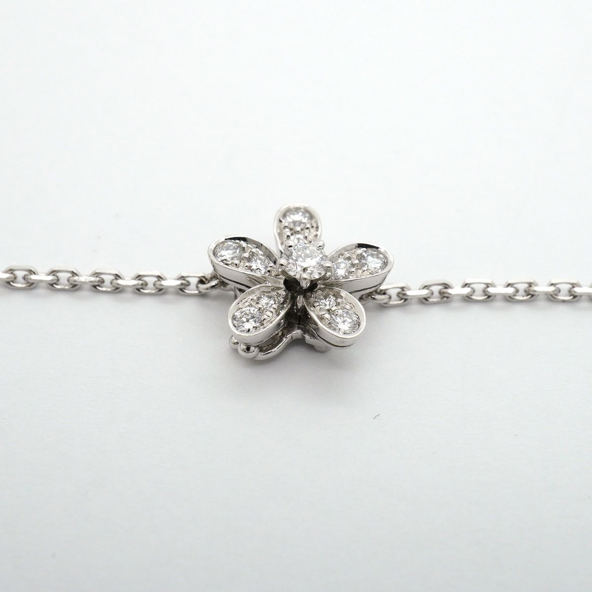 Van Cleef & Arpels Necklace Socrates 3 Flower 18k White Gold Diamond — view 4