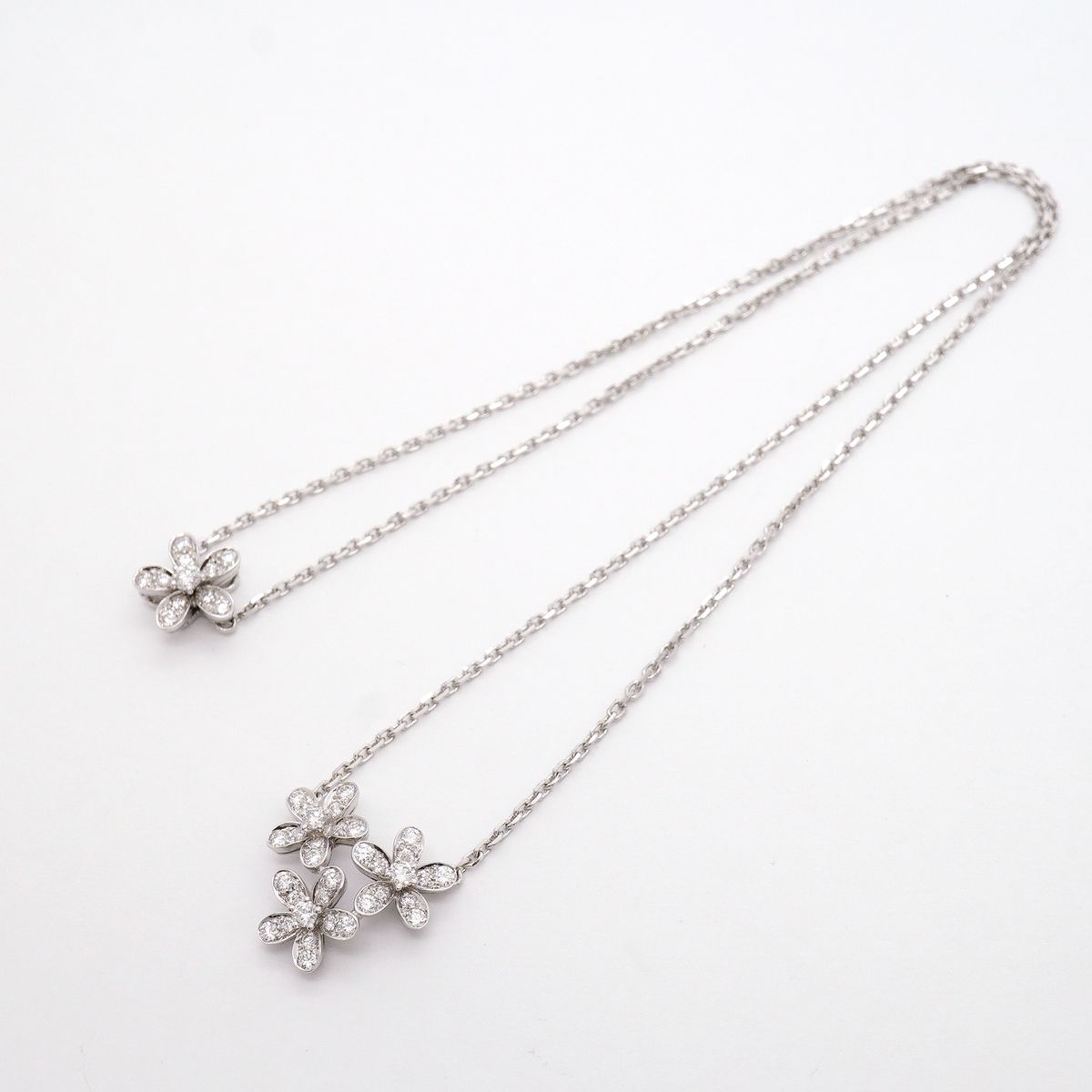 Van Cleef & Arpels Necklace Socrates 3 Flower 18k White Gold Diamond — view 3