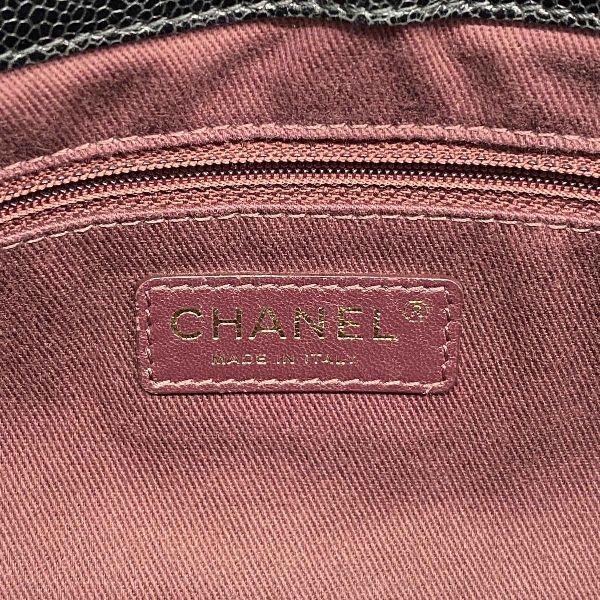 Chanel Shoulder Bag Quilted Caviar Leather Black Gold — view 5