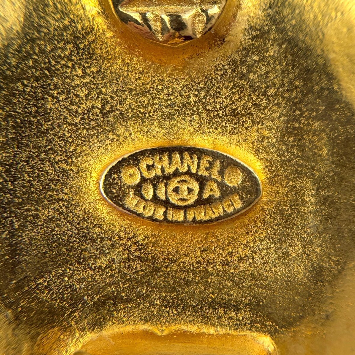 Chanel Earrings CC Logo Round Gold Plated — view 4