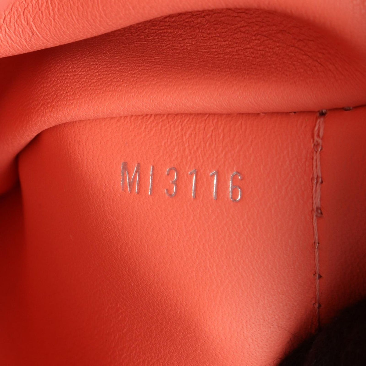 Louis Vuitton Handbag Capucines MM Beige — view 5