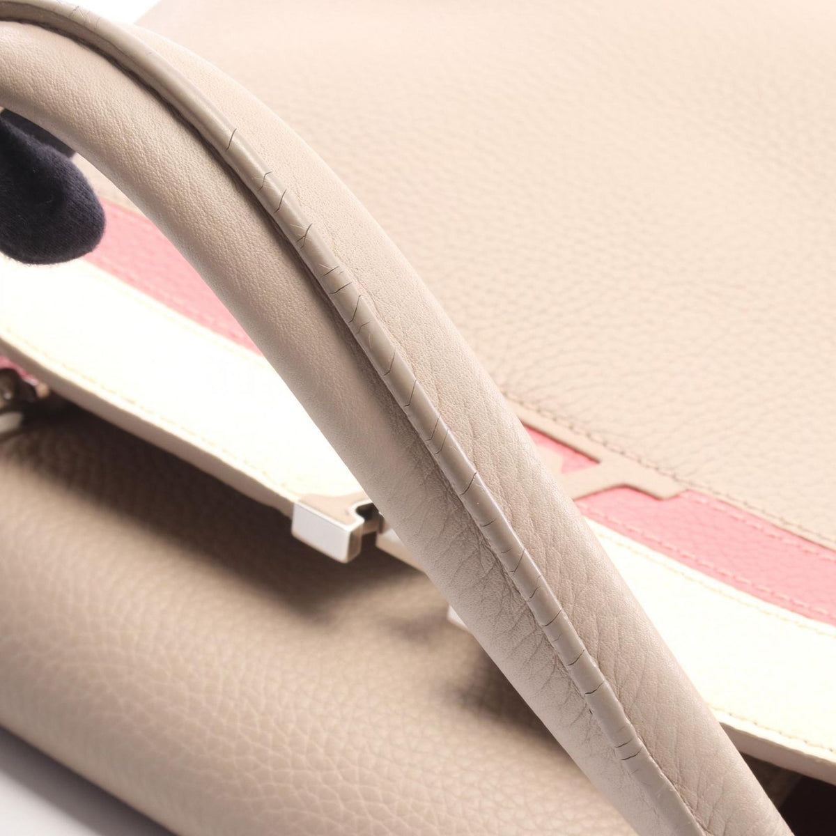 Louis Vuitton Handbag Capucines MM Beige — view 6