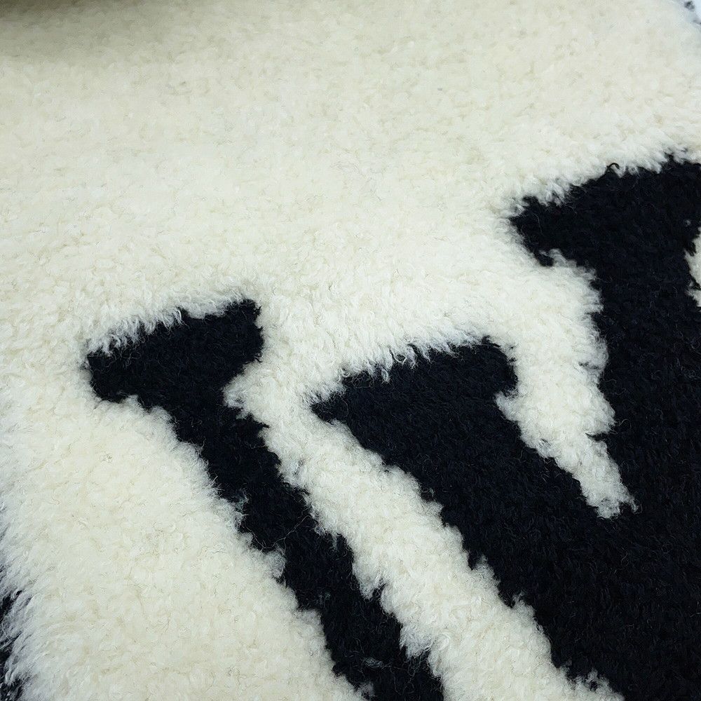 Louis Vuitton Scarf Comfy Wool Nylon LV Signature Reversible White Black — view 6