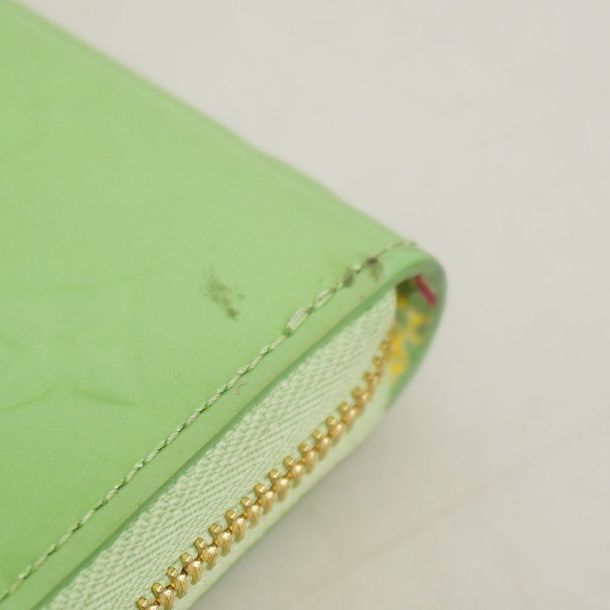 Louis Vuitton Wallet Vernis Zippy Coin Purse Gummy Apple — view 5