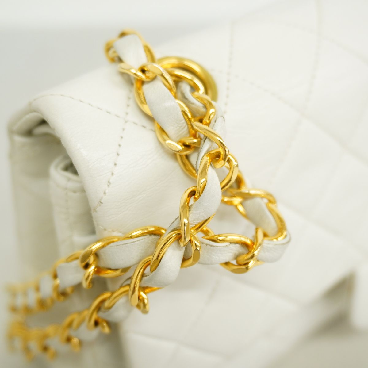 Chanel Shoulder Bag Quilted Lambskin White Gold — view 8