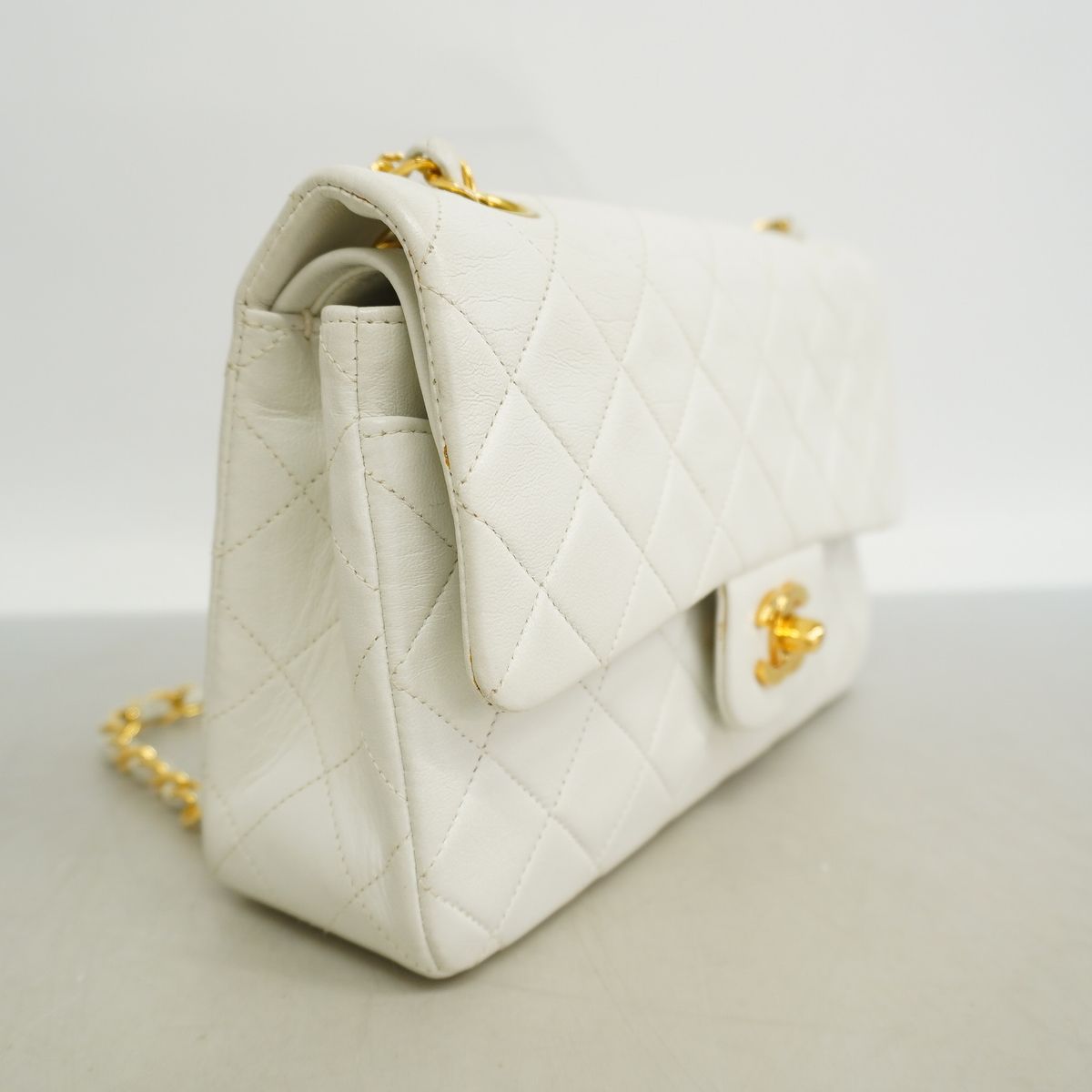 Chanel Shoulder Bag Quilted Lambskin White Gold — view 2