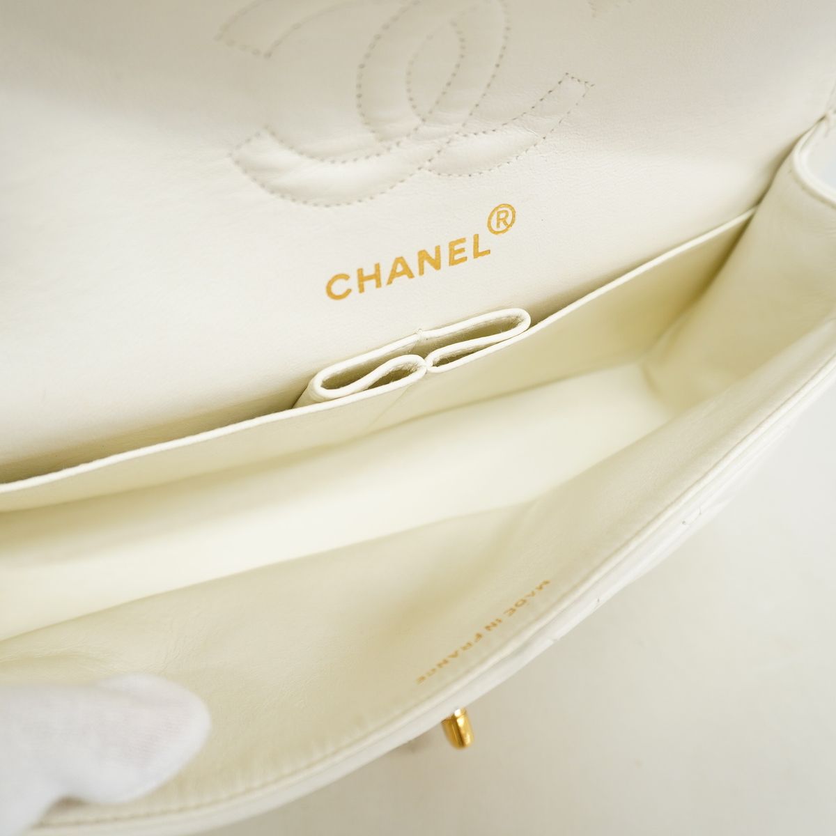 Chanel Shoulder Bag Quilted Lambskin White Gold — view 4