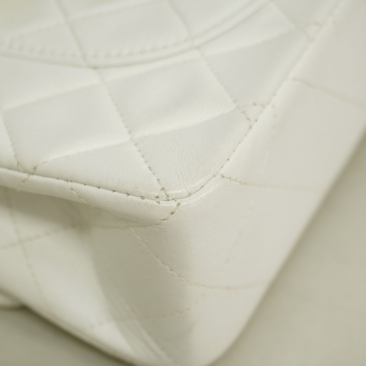 Chanel Shoulder Bag Quilted Lambskin White Gold — view 6