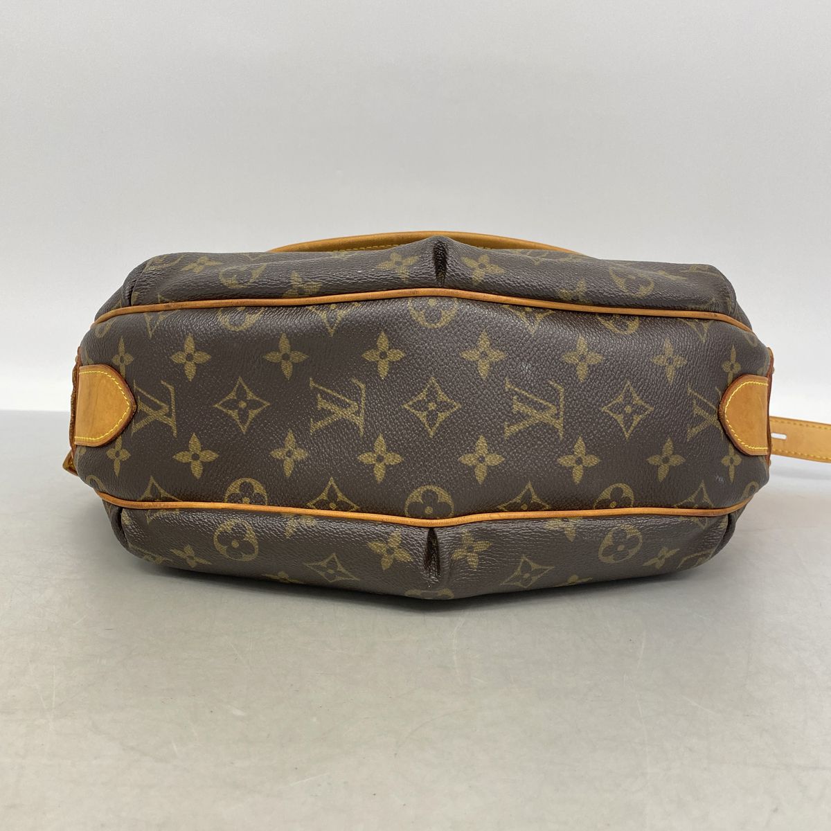 Louis Vuitton Shoulder Bag Monogram Tulum GM Brown — view 3