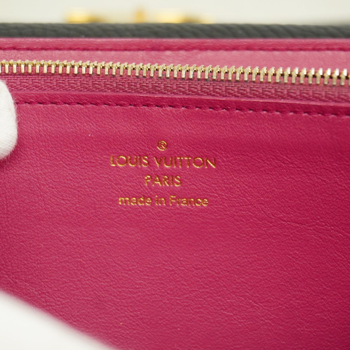 Louis Vuitton Wallet Taurillon Portefeuille Capucines Noir — view 4