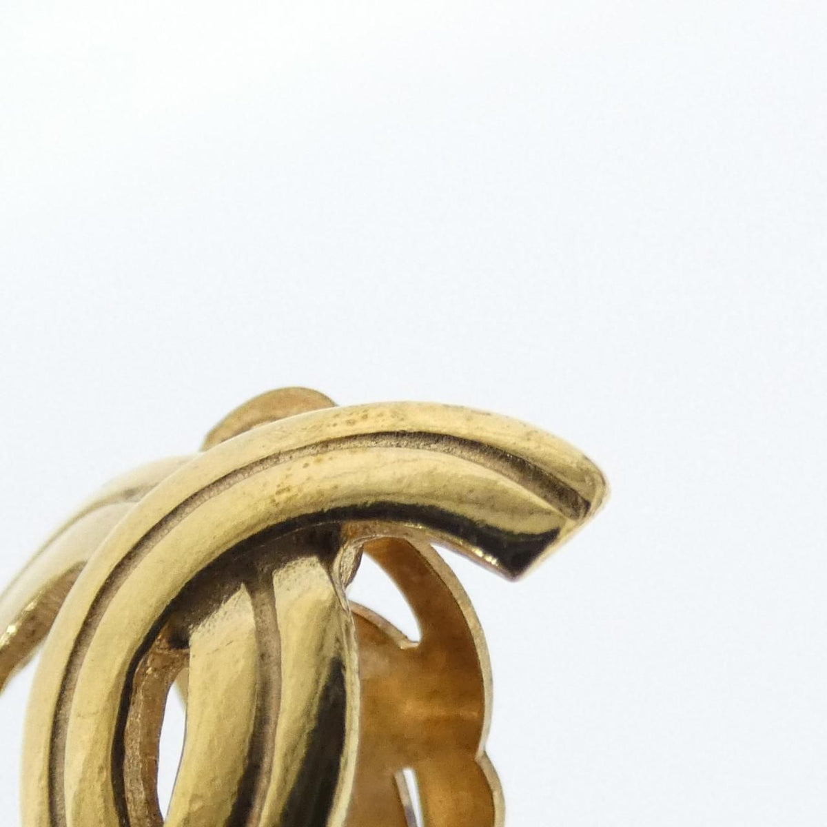 Chanel Vintage Earrings Gold — view 4